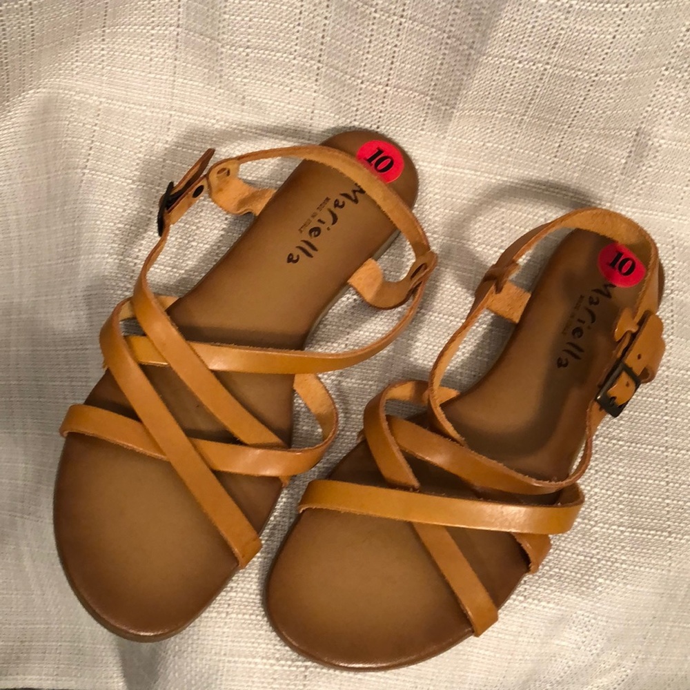 Strappy Italian  sandals in honey beige